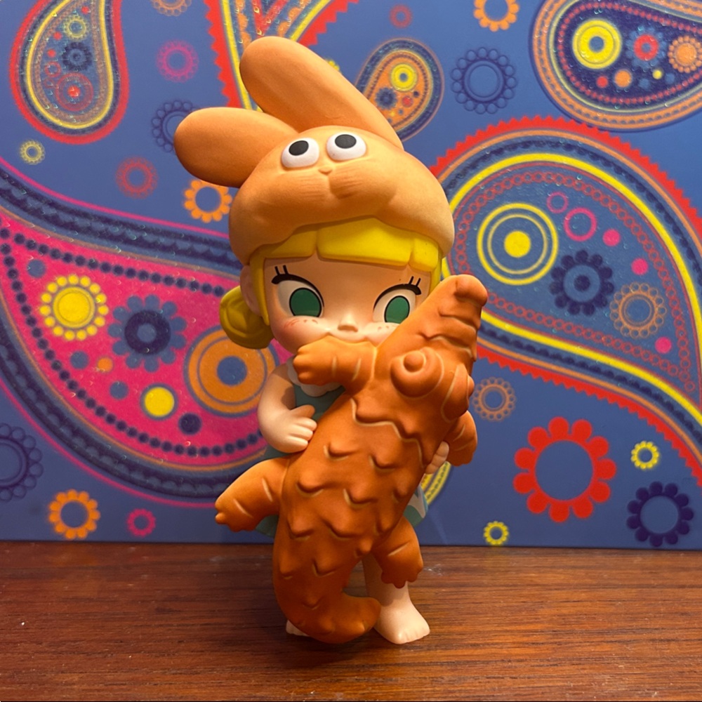 MOLLY Carb-Lover Series Collectible Figurine Crocodile Bread